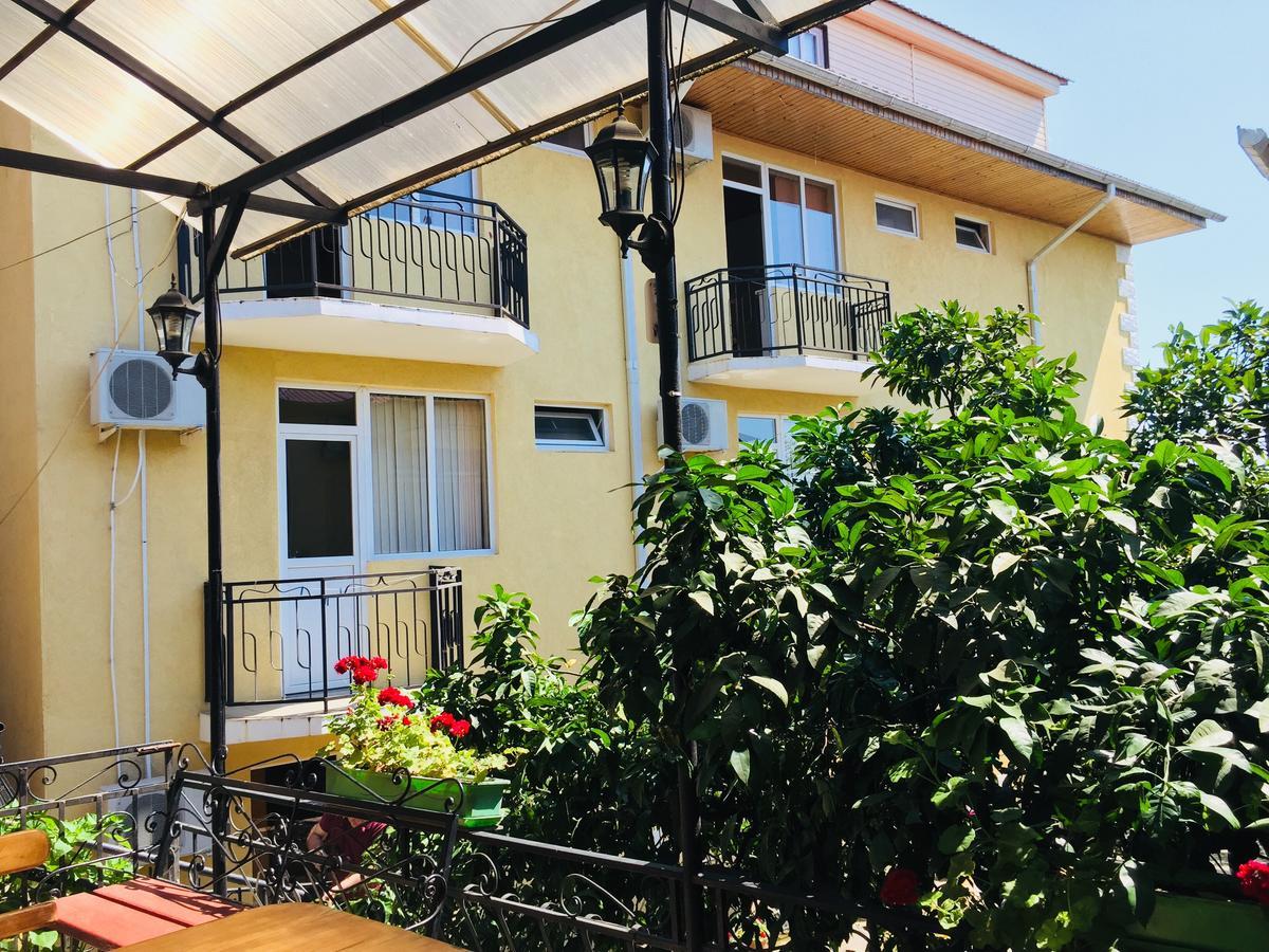 Mandarinoviy Sad Hotel Gagra Buitenkant foto